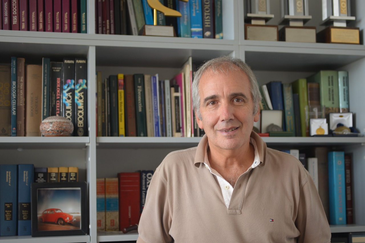 Alberto Kornblihtt distinguido en Francia | Facultad de Ciencias Exactas y Naturales de la Universidad de Buenos Aires